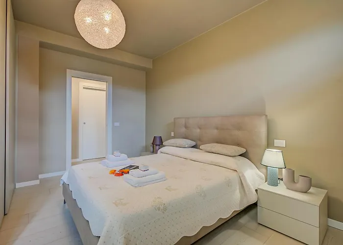 Viktor House - 100m Near - Happy Apartman Salò