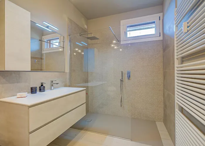 Viktor House - 100m Near - Happy Apartman *